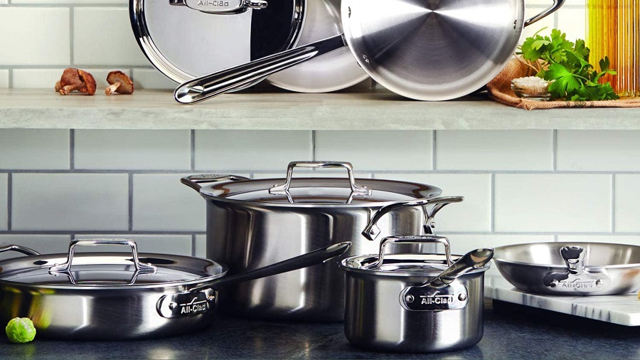How to Choose the Best Pans for Cooking Fish
