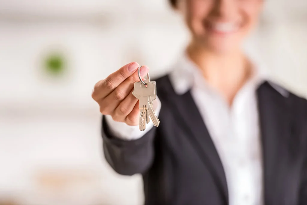 Going Solo: Top Tips for Buying a House Without a Realtor