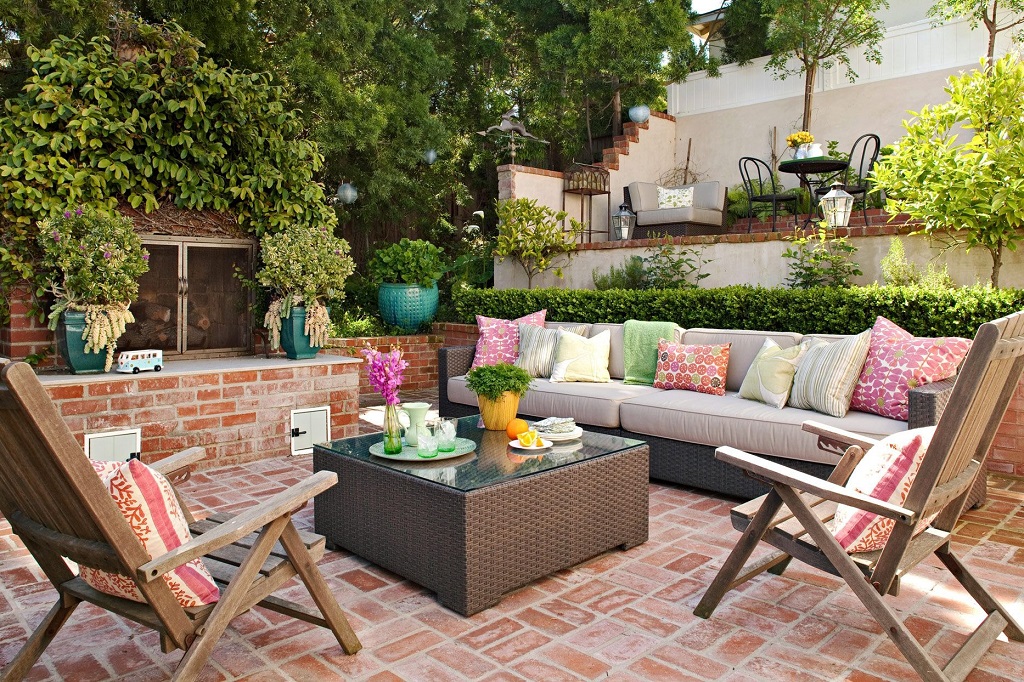 Backyard Escapes Creating a Relaxing Retreat Right at Home - Creative ...