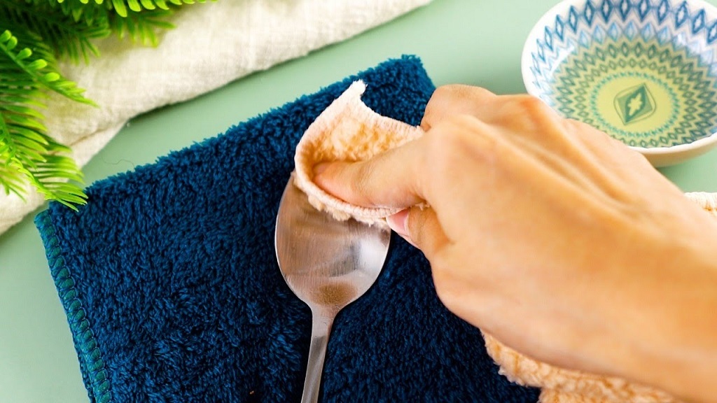 How to Clean Stainless Steel Cutlery Naturally