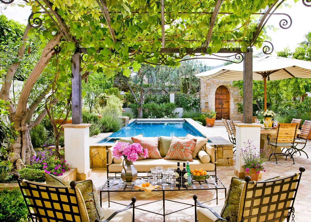 Backyard Escapes: Creating a Relaxing Retreat Right at Home